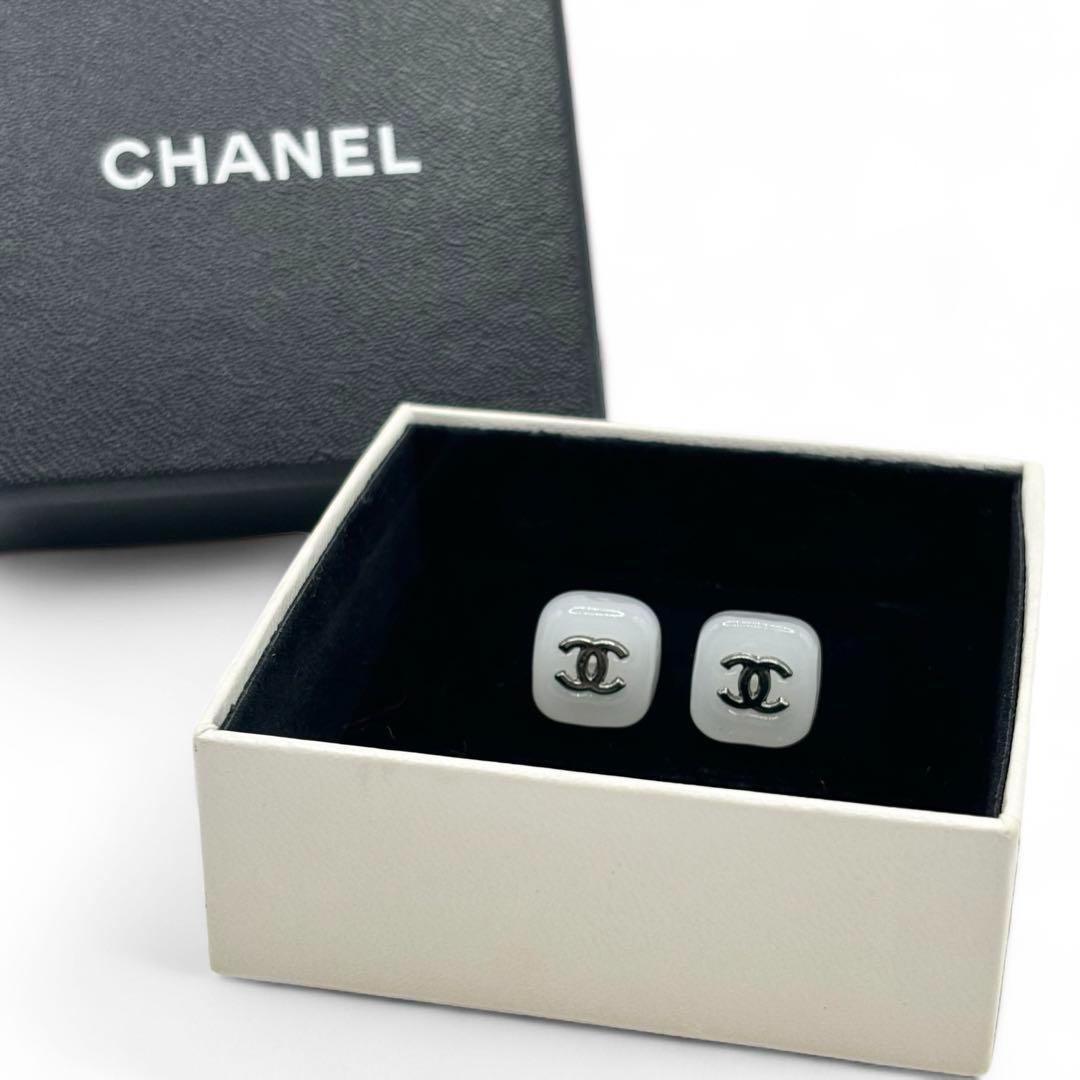 CHANEL シャネル ピアス ホワイト スクエア　クリア　8324