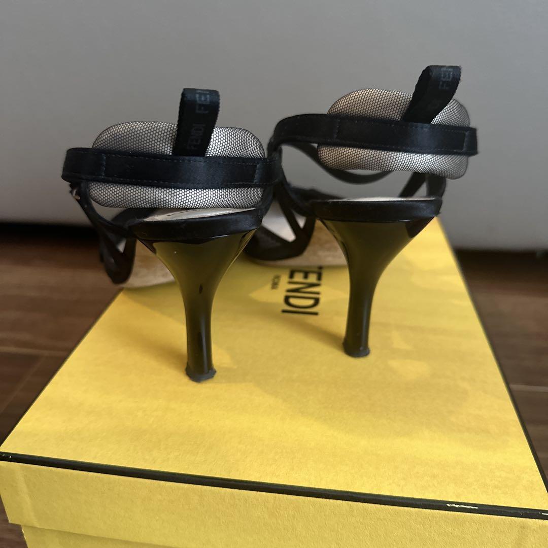 FENDI ブラック ポインテッドトゥ ハイヒール