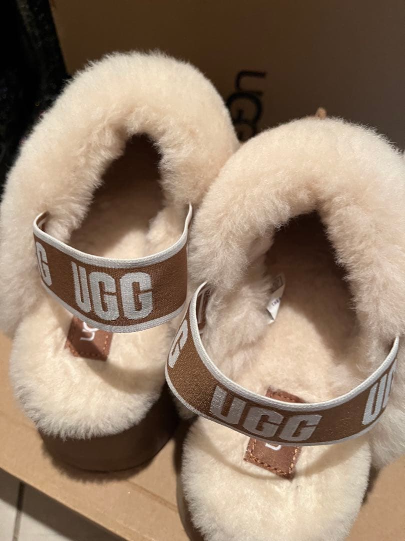 UGG Funkette Chestnut 厚底スリッパ UGG Funkette Chestnut 厚底スリッパ