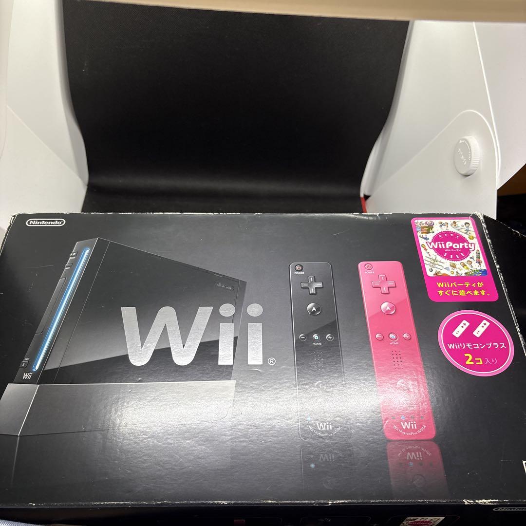 Nintendo Wii ブラック 本体 + ピンクリモコン2個 - メルカリ