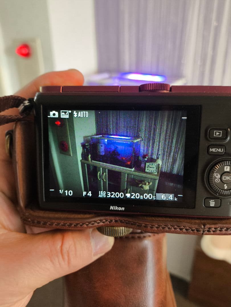 (美品)ミラーレス Nikon 1 J3 小型10倍ズームキット レッド (美品)ミラーレス Nikon 1 J3 小型10倍ズームキット レッド