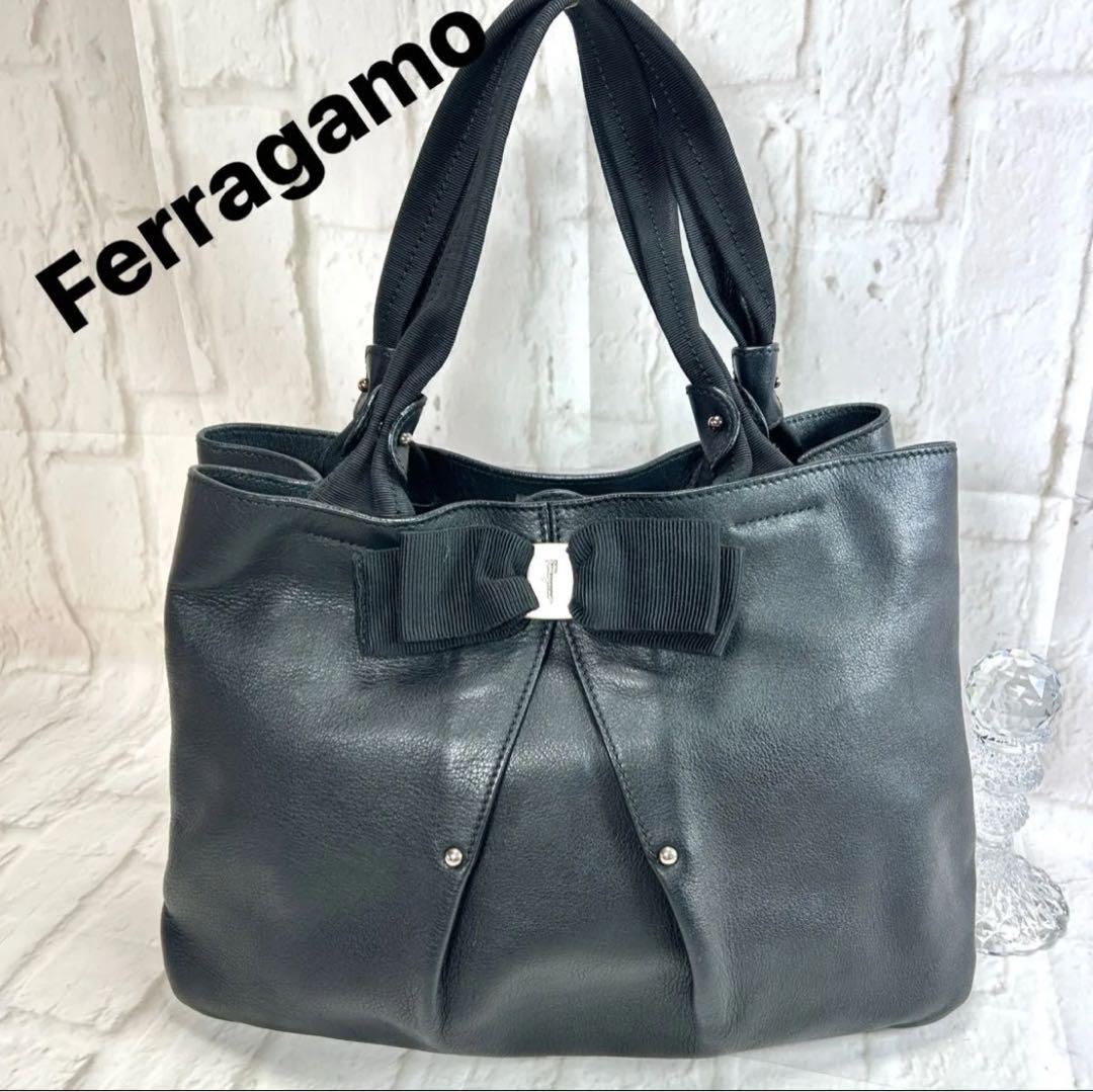 美品　フェラガモ　Ferragamo ヴァラ　レザー　トートバッグ