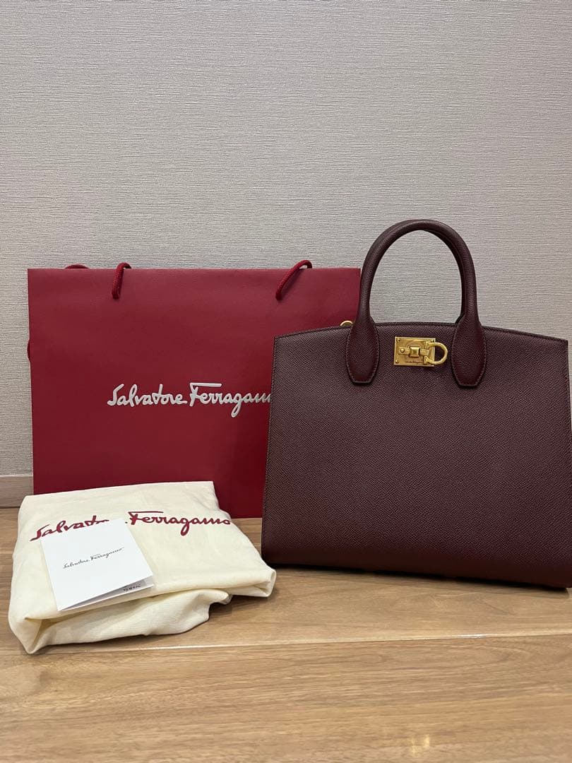 FERRAGAMO STUDIO BOX BAGフェラガモハンドバッグ