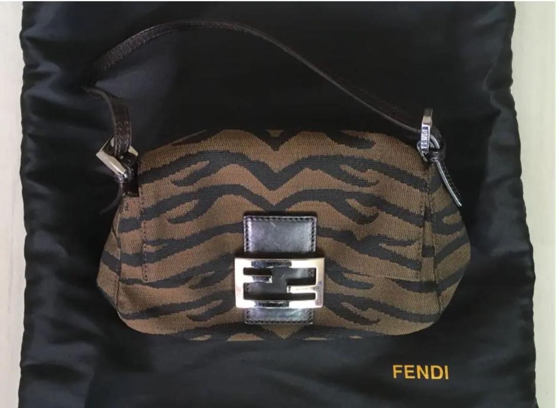 42%割引驚きの価格 【更にお値下げしました】FENDI ショルダーバック 今なら送料無料 FENDIメッセンジャーバッグ値下しました メッセンジャーバッグ