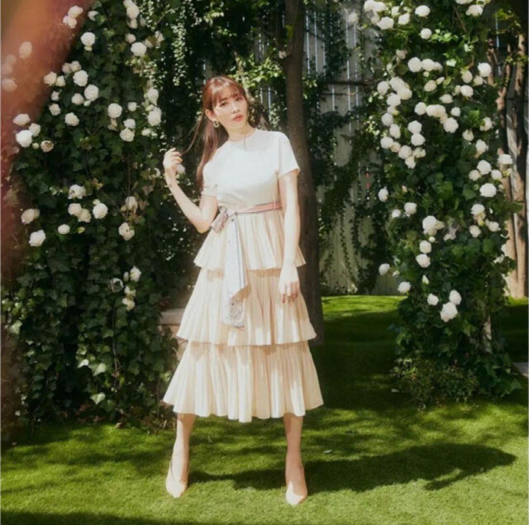 ワンピース Herlipto Garden Party Ruffled Midi Dress herlipto Garden Party Ruffled Midi Dress