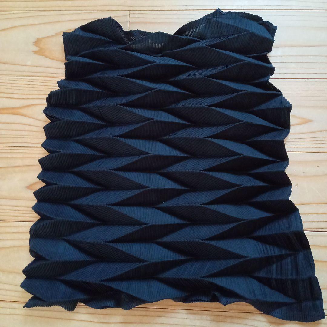 【美品】me ISSEY MIYAKE アングルプリーツ ブラック 【美品】me ISSEY MIYAKE アングルプリーツ ブラック