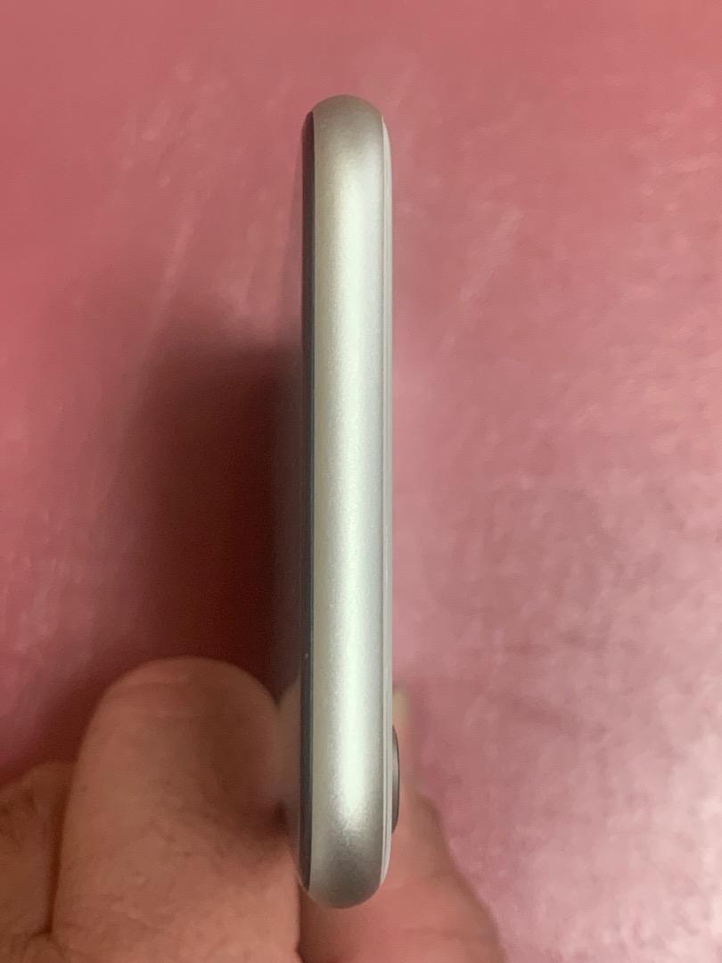 スマートフォン本体 iPhone SE3 64g
