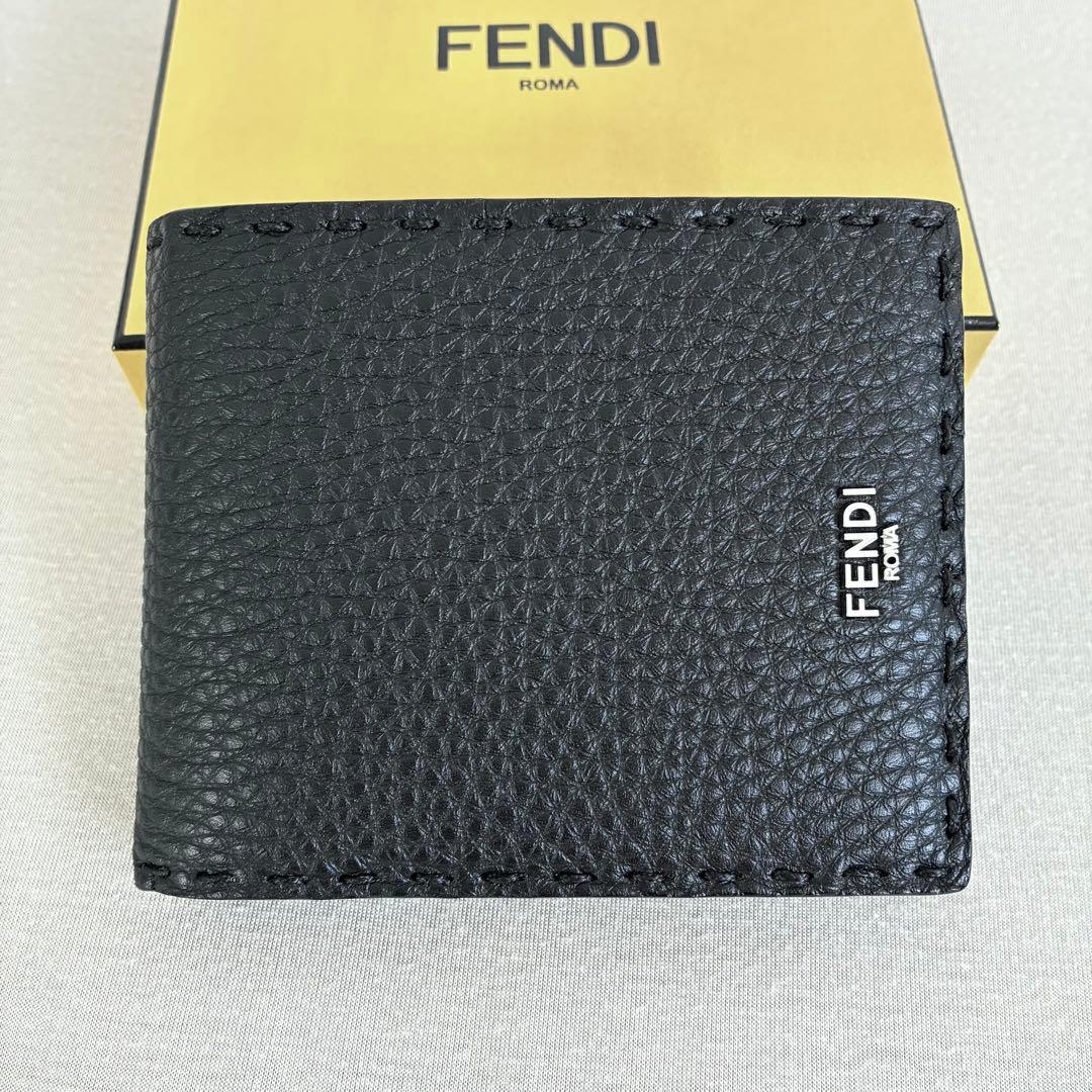【新品未使用】フェンディ FENDI メンズ 折財布 ニつ折り財布 セレリア