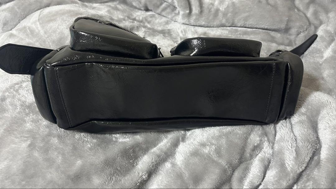 黒 ショルダーバッグ 合成皮革