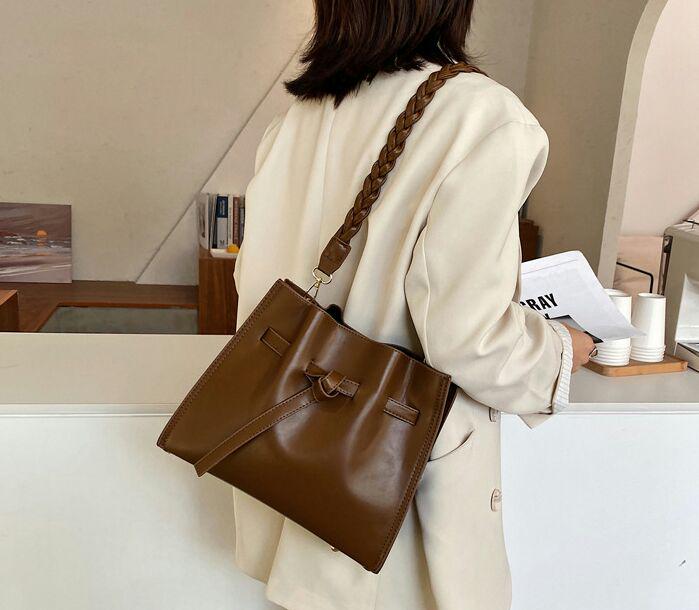 定番100%新品 本革大容量女性バッグショルダーバッグR JVnEA-m47879521958 大特価