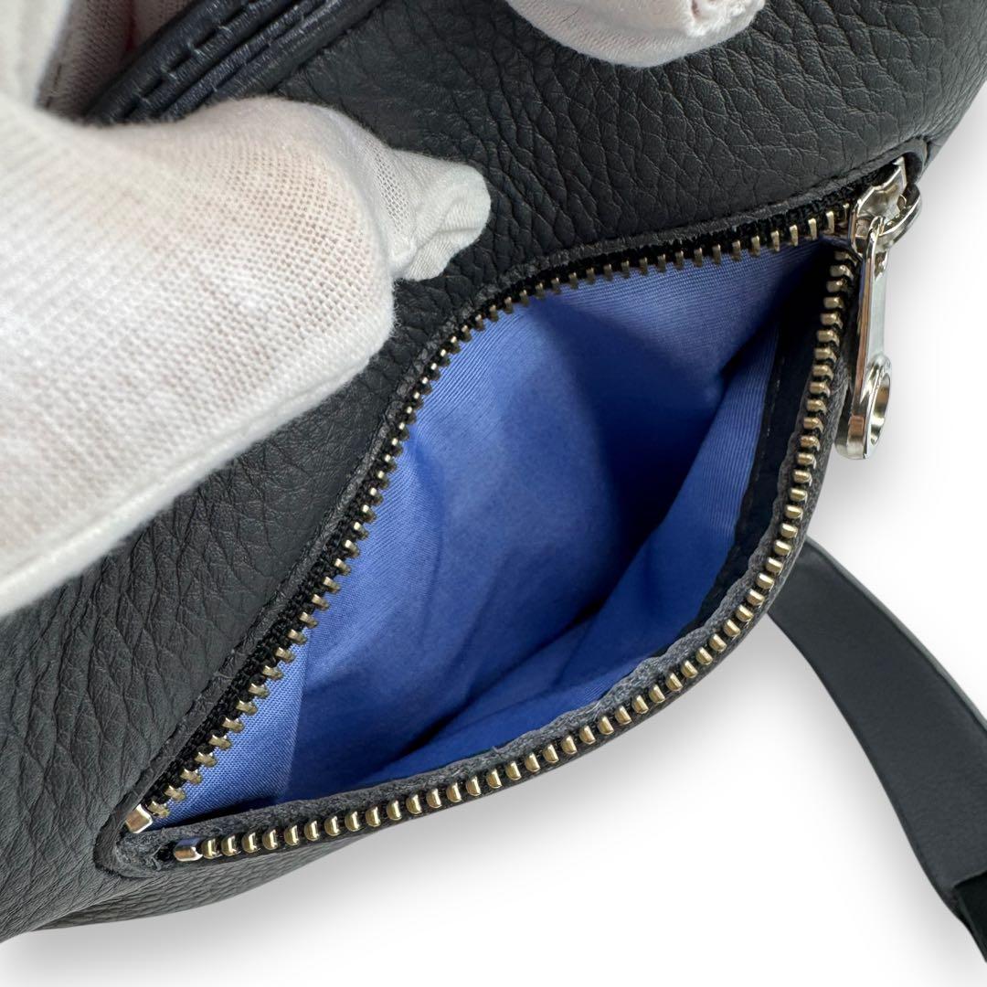 新品 未使用■ HMAEN SNUGGLE HIPPO ショルダーバッグ 新品 未使用■ HMAEN SNUGGLE HIPPO ショルダーバッグ