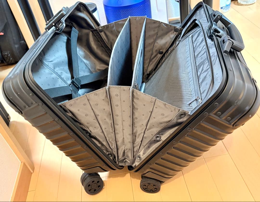 ⭐︎美品 RIMOWA ORIGINAL COMPACT BLACK 希少 ⭐︎美品 RIMOWA ORIGINAL COMPACT BLACK 希少