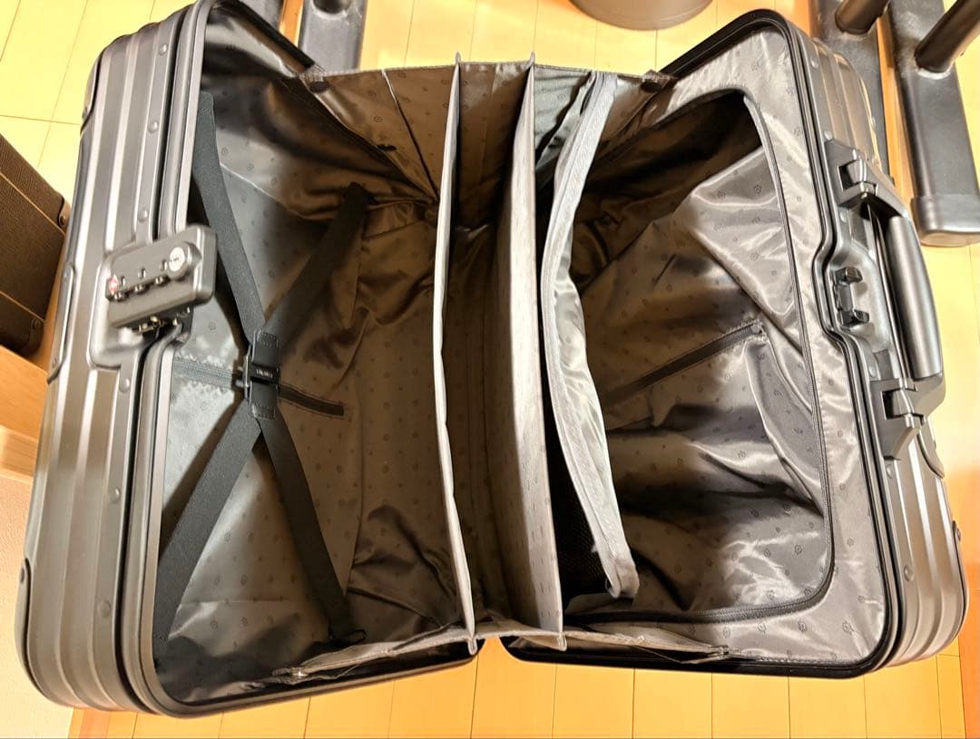 ⭐︎美品 RIMOWA ORIGINAL COMPACT BLACK 希少 ⭐︎美品 RIMOWA ORIGINAL COMPACT BLACK 希少