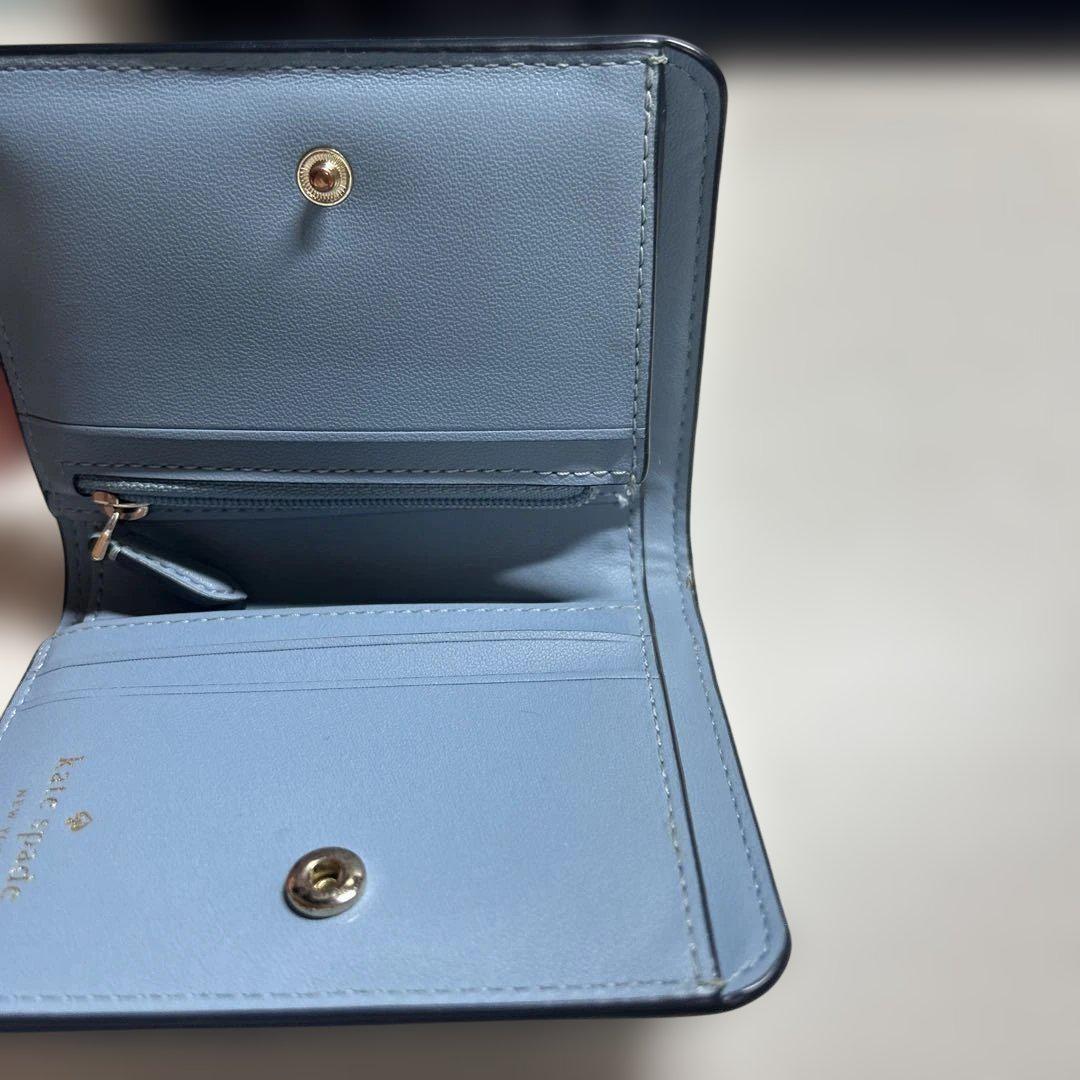 kate spade ライトブルー 二つ折り財布 - メルカリ