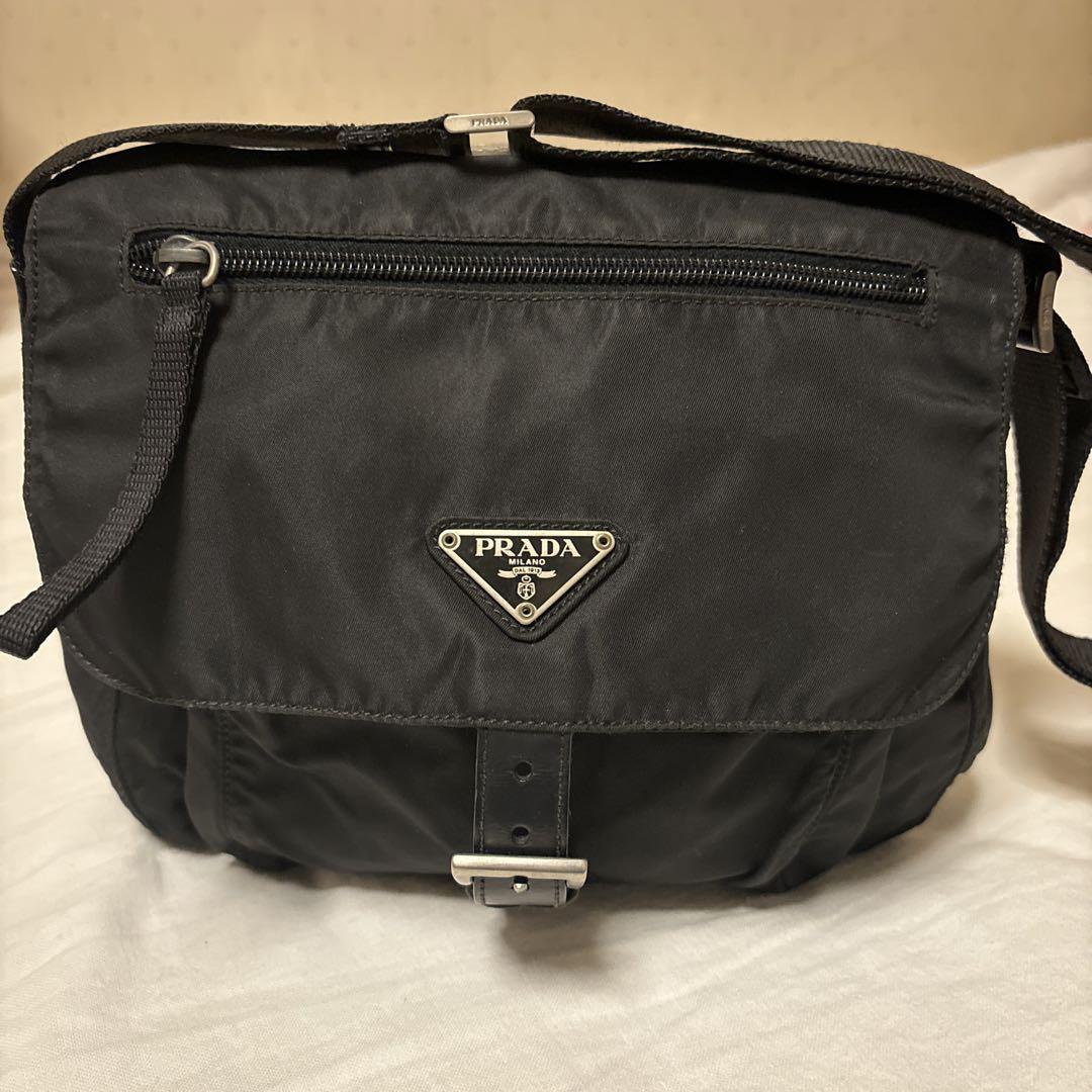 PRADA 希少カラー メッセンジャー クロスボディ 三角ロゴ PRADA 希少カラー メッセンジャー クロスボディ 三角ロゴ