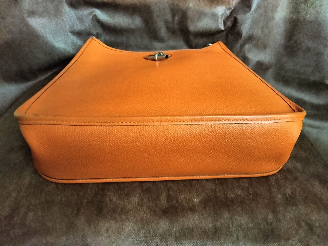 HERMES✨エルメス✨ヴェスパ　レア商品　オレンジ　箱は要相談【匿名配送】 HERMES✨エルメス✨ヴェスパ レア商品 オレンジ 箱は要相談