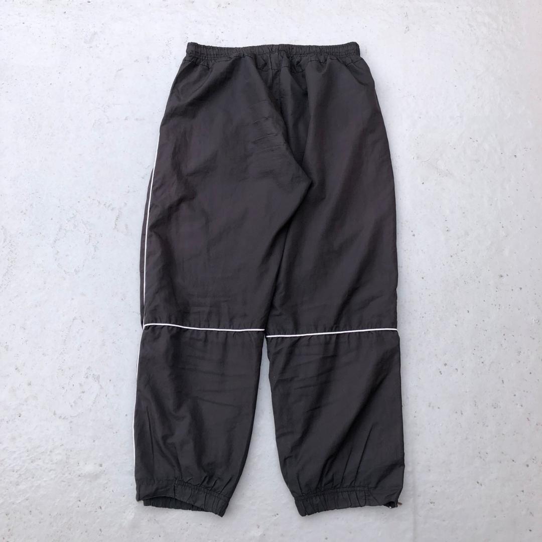 在庫大得価 NIKE ナイロンパンツ トラックパンツ ブラック rbNXs-m47943582022 ロゴ刺繍 スウォッシュ 2022100%新品