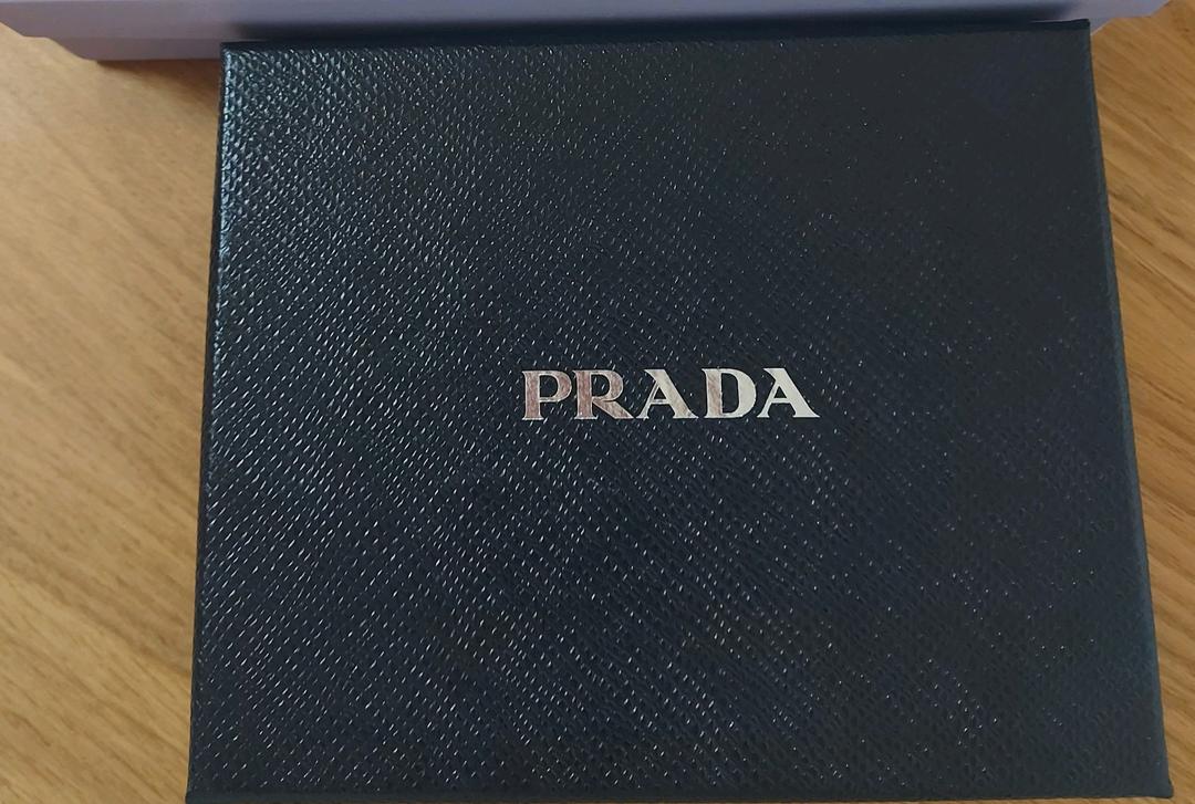 PRADA プラダ 二つ折り財布