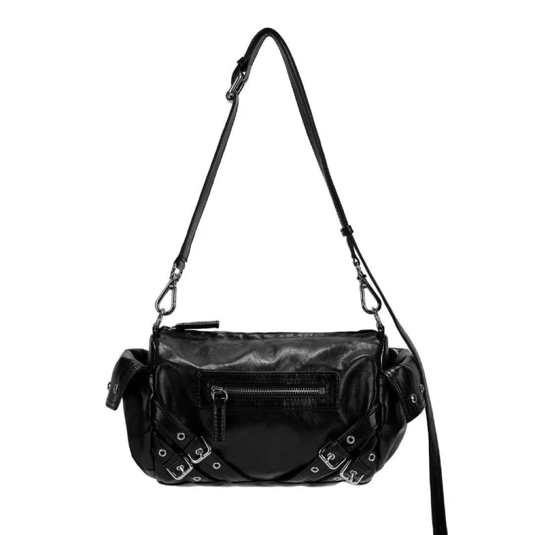 DEINET STUD POCKET ブラック ショルダーバッグ