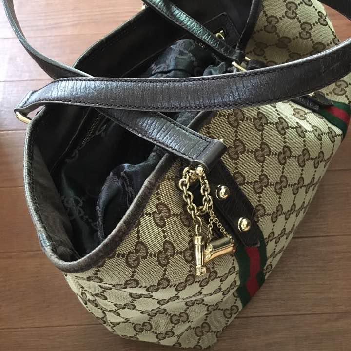 売れ筋介護用品も！ GUCCI☆ショルダーバッグ チャーム付き グッチ バッグ