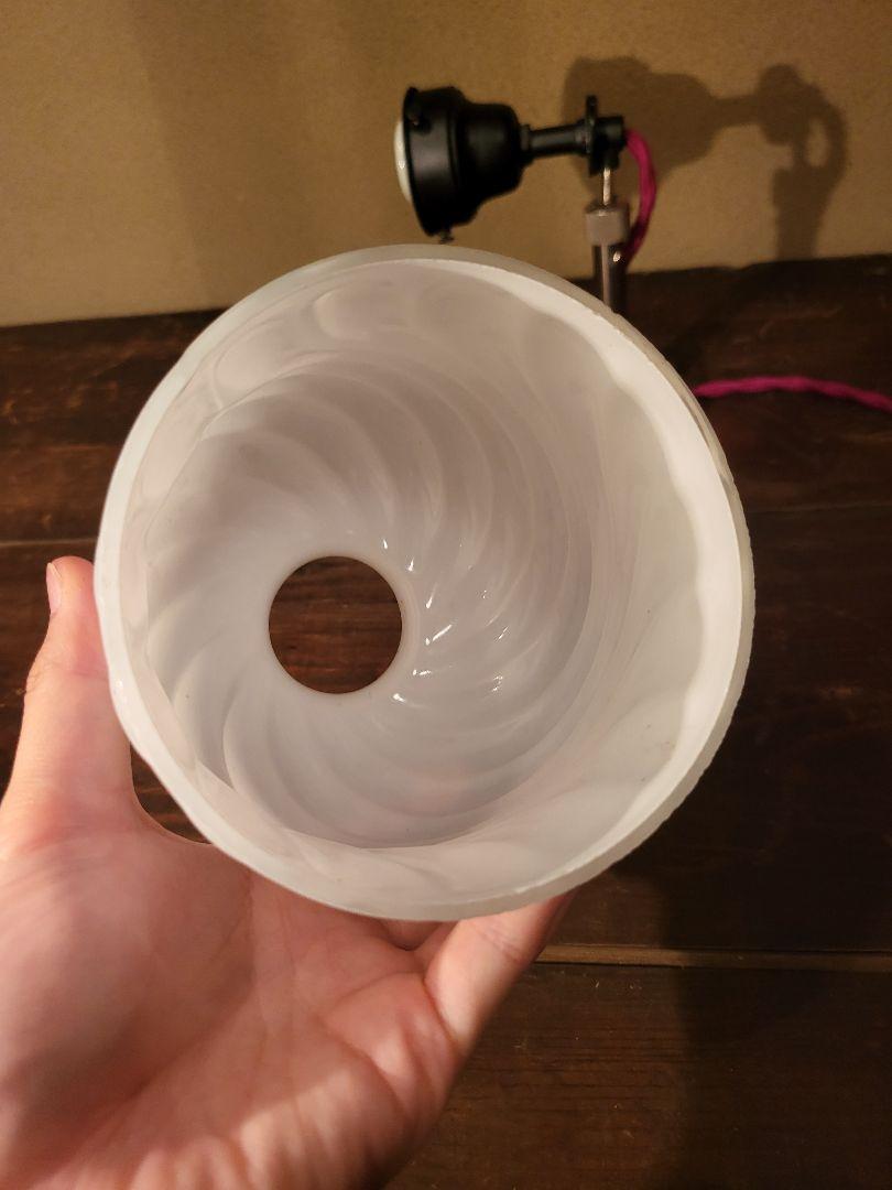 ブラケットライト　乳白色ガラス　電笠付き