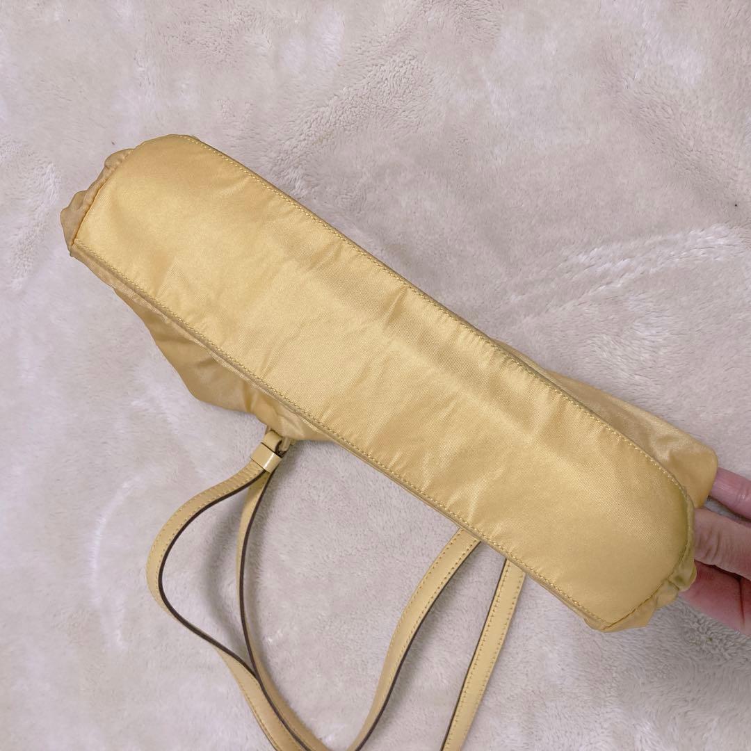 プラダ ハンドバッグ 黄色 イエロー 三角ロゴ PRADA 白タグ プラダ ハンドバッグ 黄色 イエロー 三角ロゴ PRADA 白タグ