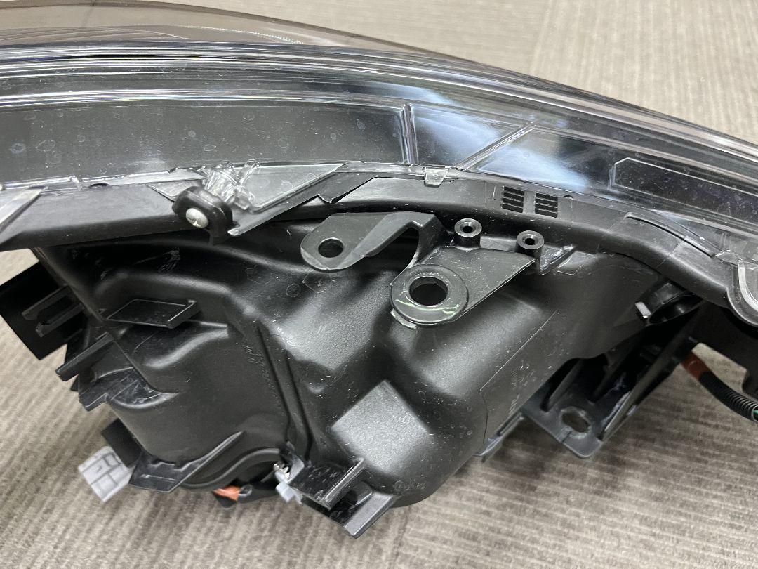 トヨタプリウス　50系 商品名：左ヘッドランプユニット　LED