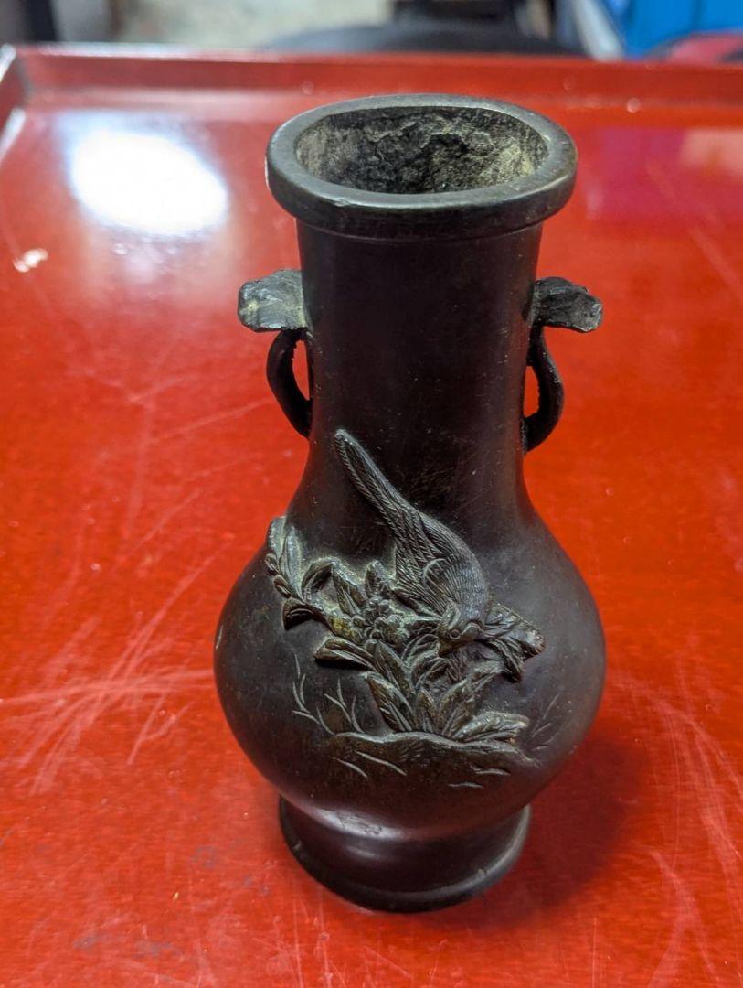 316古銅製、花器、 １kg. 鳥の高彫です。時代ものです