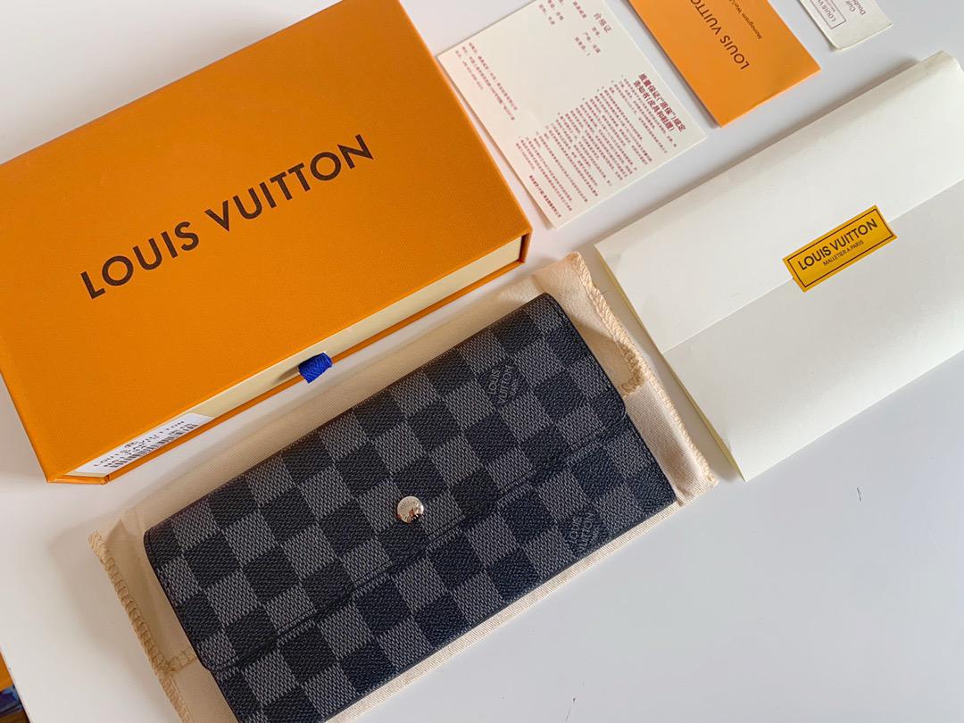 LOUIS VUITTONルイヴィトンファッショナブルでクラシックな財布