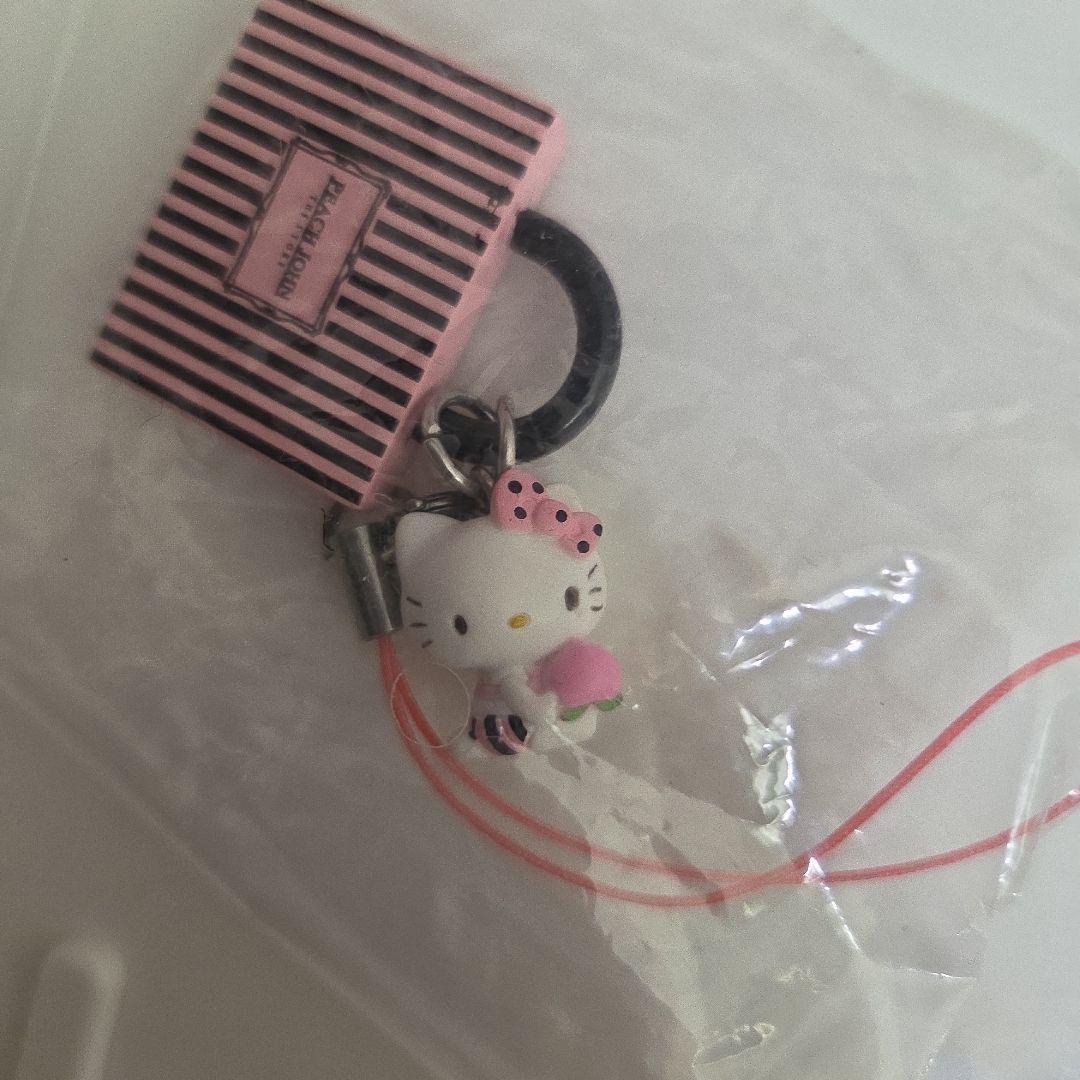 新品未開封　ピーチジョン　ハローキティ　ストラップ ピーチ・ジョン♡ハローキティ ストラップ - メルカリ