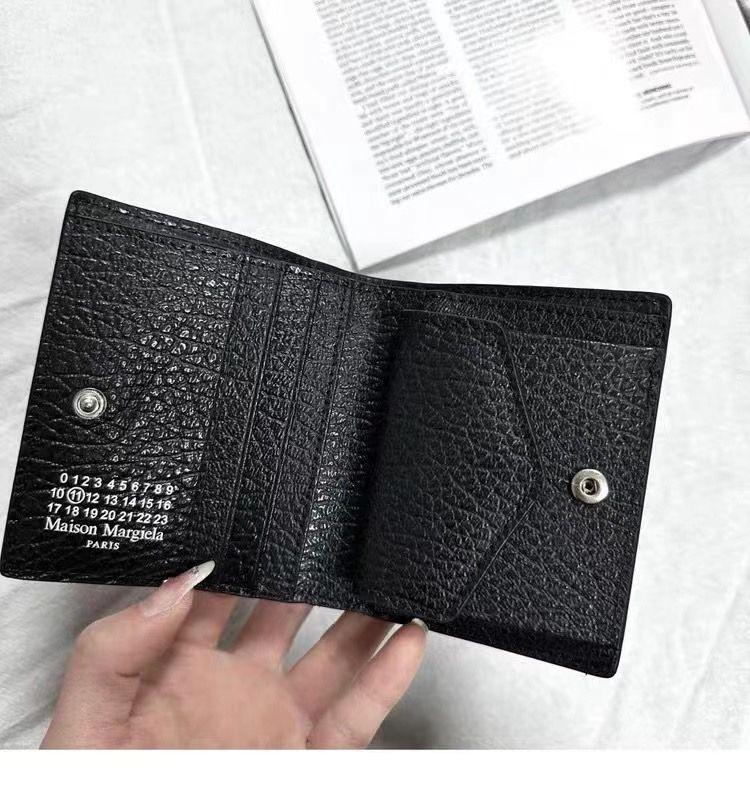 新品 Maison Margielaメゾンマルジェラmm6 二つ折り財布 新品 Maison Margielaメゾンマルジェラmm6 二つ折り財布 - 折り
