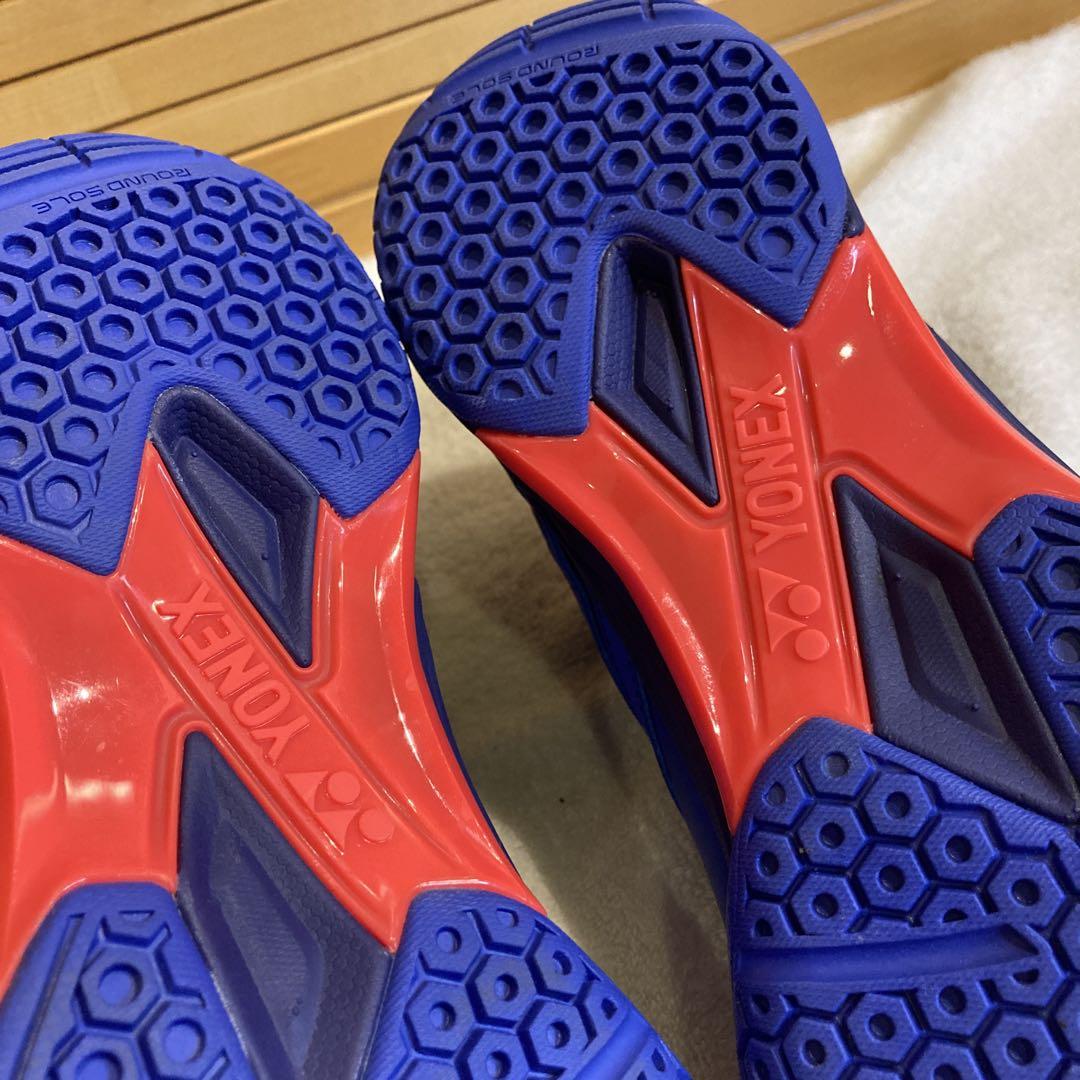 極美品YONEX 840MID パワークッション バドミントンシューズ　25.5