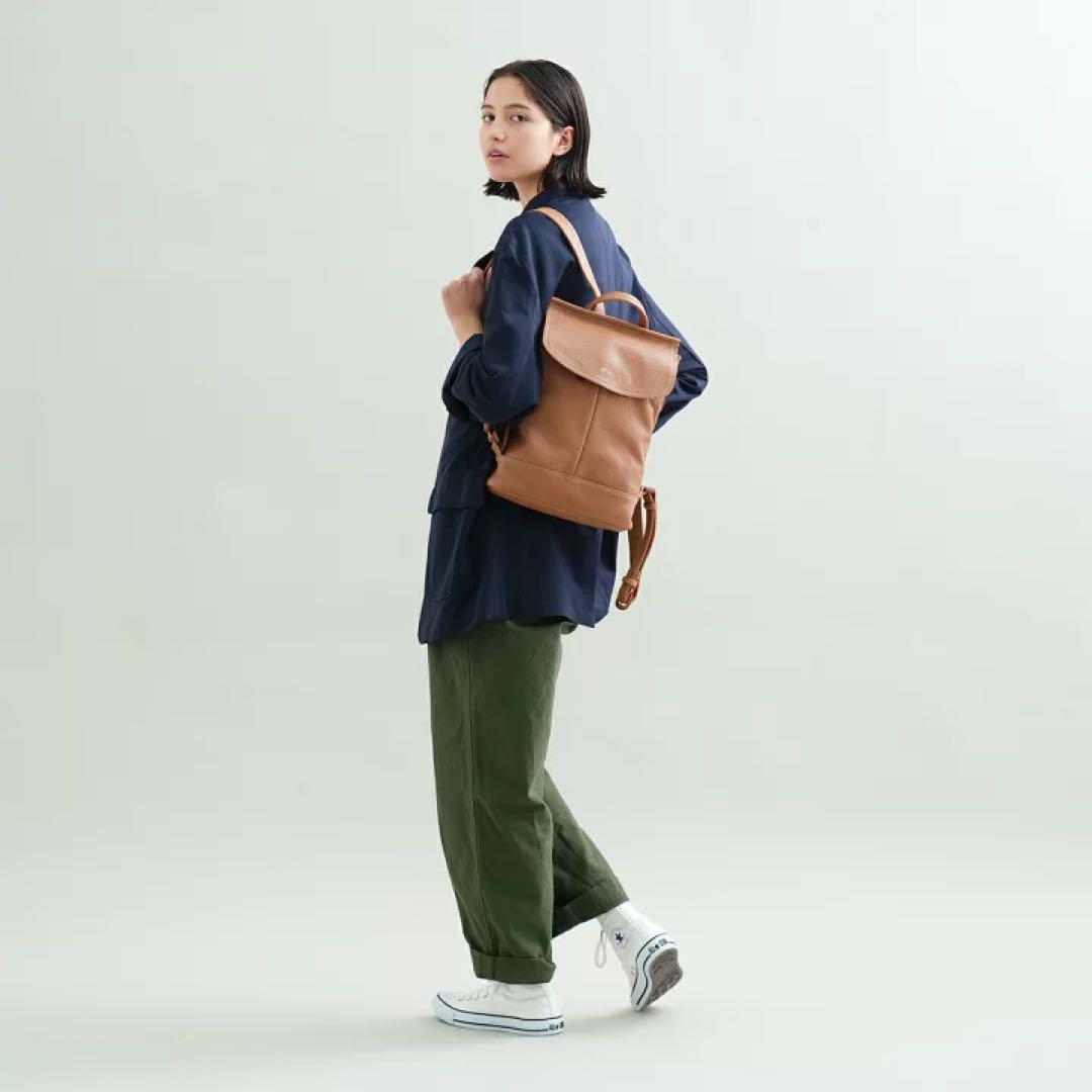 genten　ゲンテン　現行モデル　タスカ　リュック　レザー　グレージュ