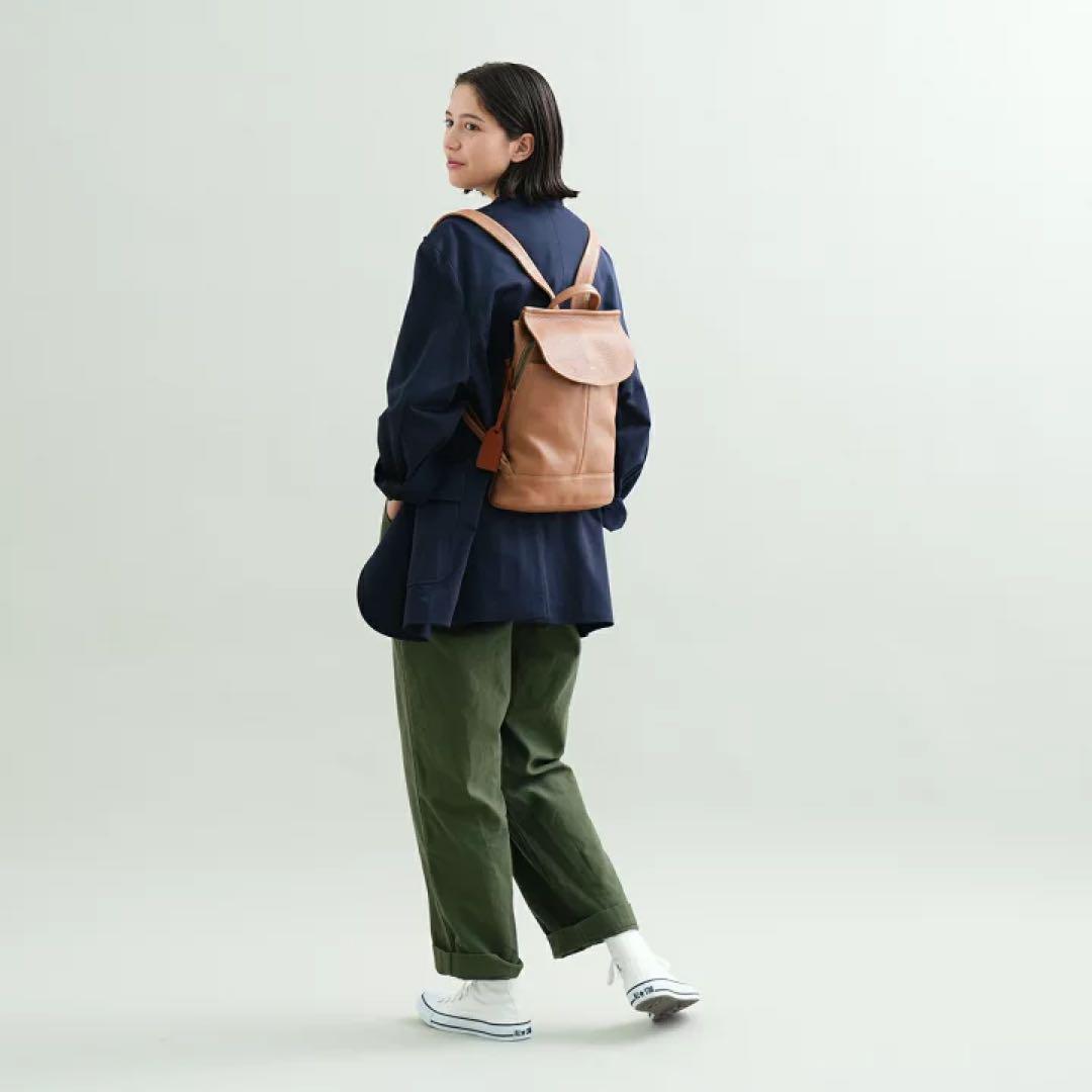 genten　ゲンテン　現行モデル　タスカ　リュック　レザー　グレージュ