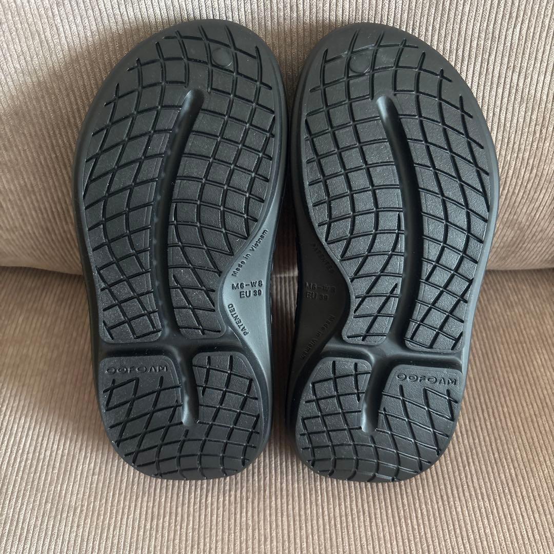 新品タグ付★OOFOS Ooyea ウーフォス　ウーヤー　　25 ブラック