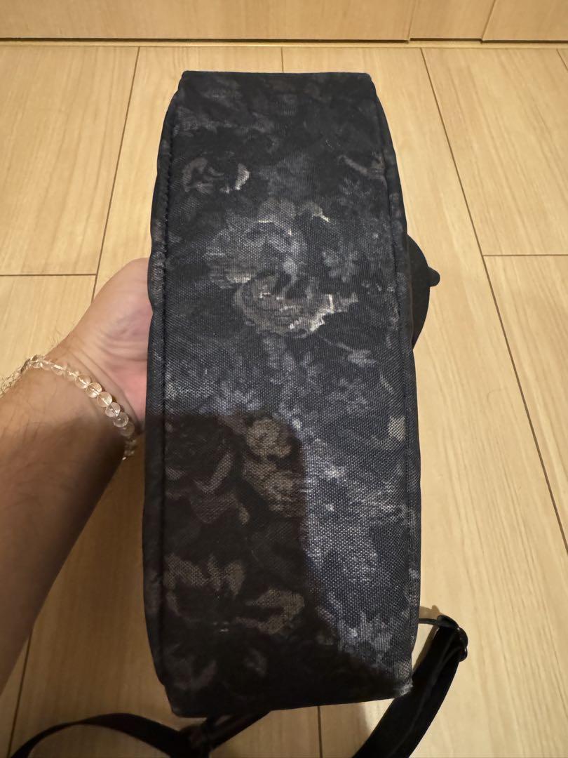 美品 グレゴリー パデッド ショルダー ポーチ M バッグ ブラックタペストリー