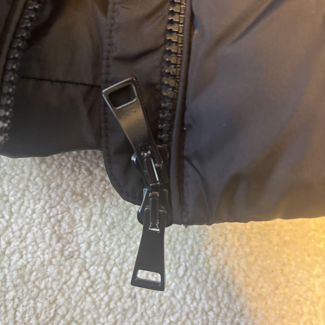 美品　MONCLER ブラックダウンジャケット フード付き　タグ＆QRコード付き