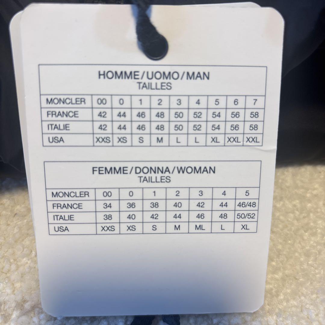 美品　MONCLER ブラックダウンジャケット フード付き　タグ＆QRコード付き