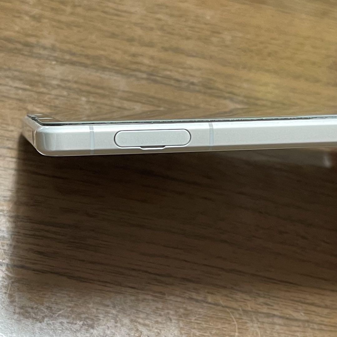 【美品】SONY Xperia 1Ⅱ SOG01 128GB ホワイト