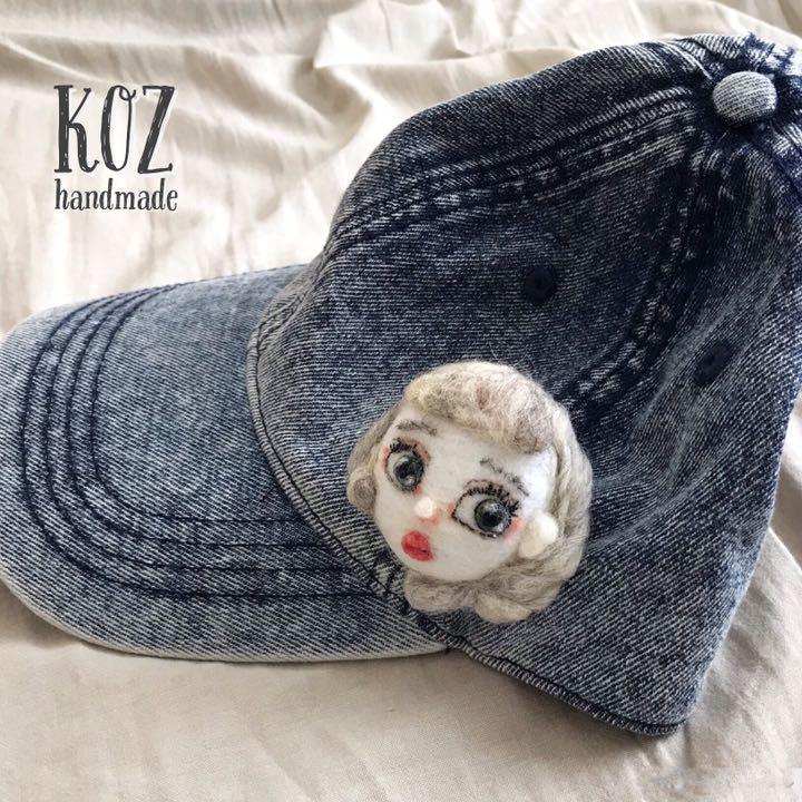 耳かけグレーロングの女の子 ブローチ ハンドメイド 4wkBh-m48114426996 バッグ ドールチャーム 格安安い