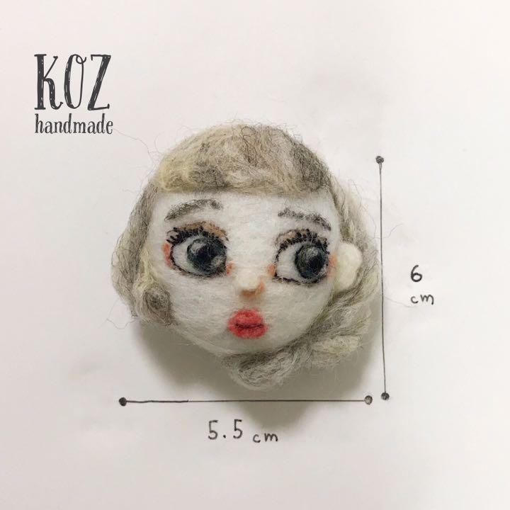 耳かけグレーロングの女の子 ブローチ ハンドメイド 4wkBh-m48114426996 バッグ ドールチャーム 格安安い