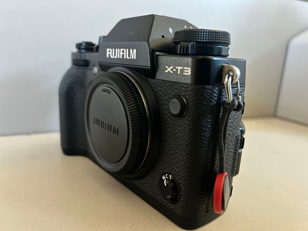 【美品 おまけ付き】FUJIFILM X-T3 ミラーレス一眼カメラ 【美品 おまけ付き】FUJIFILM X-T3 ミラーレス一眼カメラ