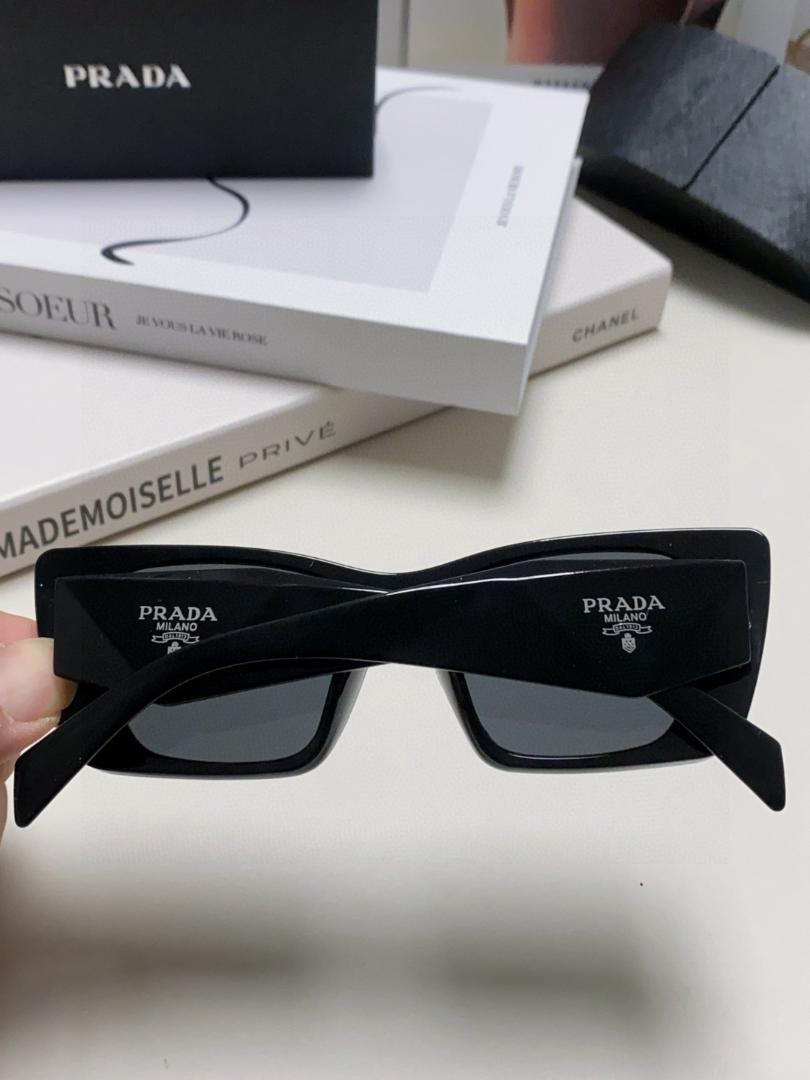 PRADA ブラック スクエア サングラス