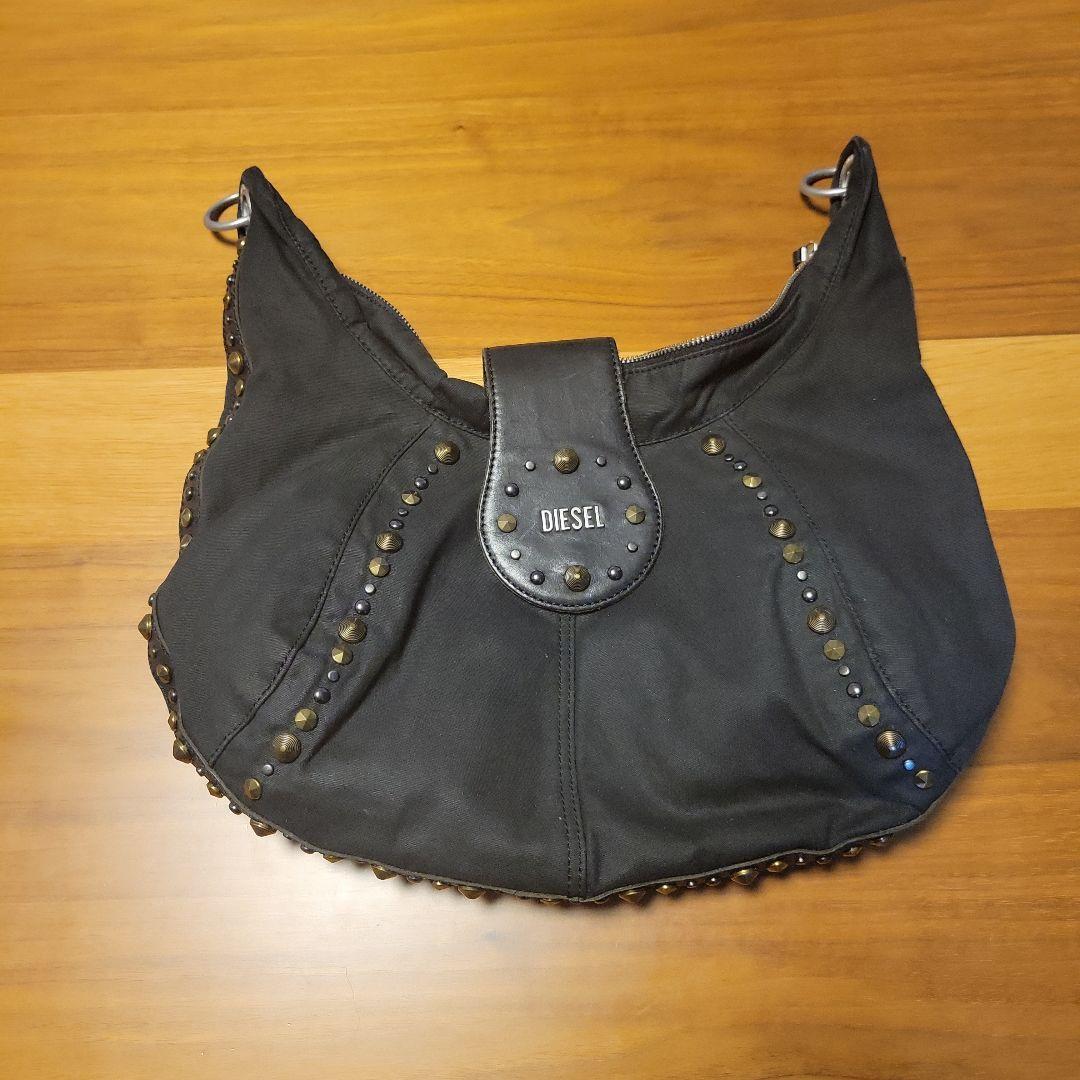 DIESEL スタッズ付き ブラックショルダーバッグ