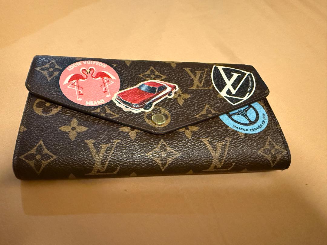 ルイヴィトン　Louis Vuitton ワールドツアー　財布