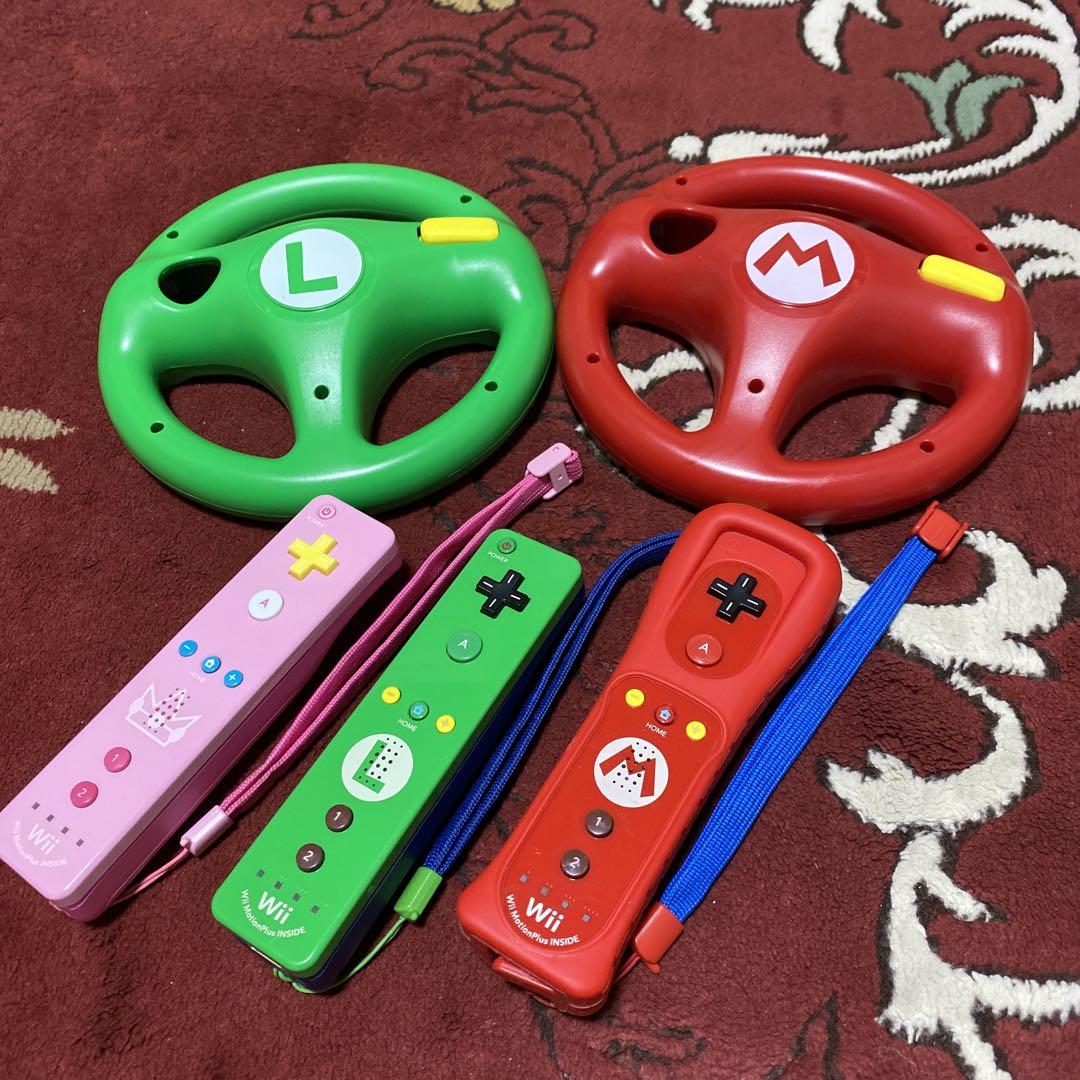 wiiリモコン（マリオ・ルイージ・ピーチ）3本＆ハンドル2個付セット