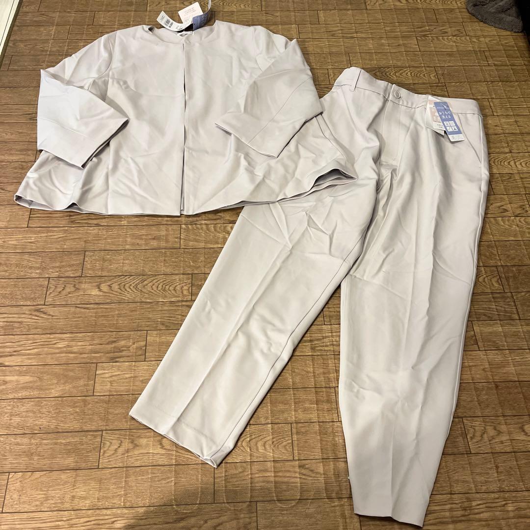 ベージュパンツスーツ