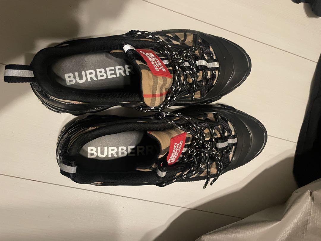 Burberryスニーカー