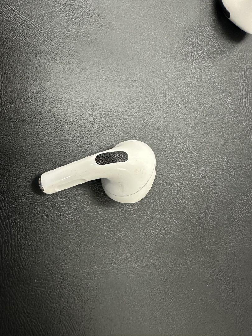 第2世代 AirPodsPro(lightningモデル) イヤホン本体のみ