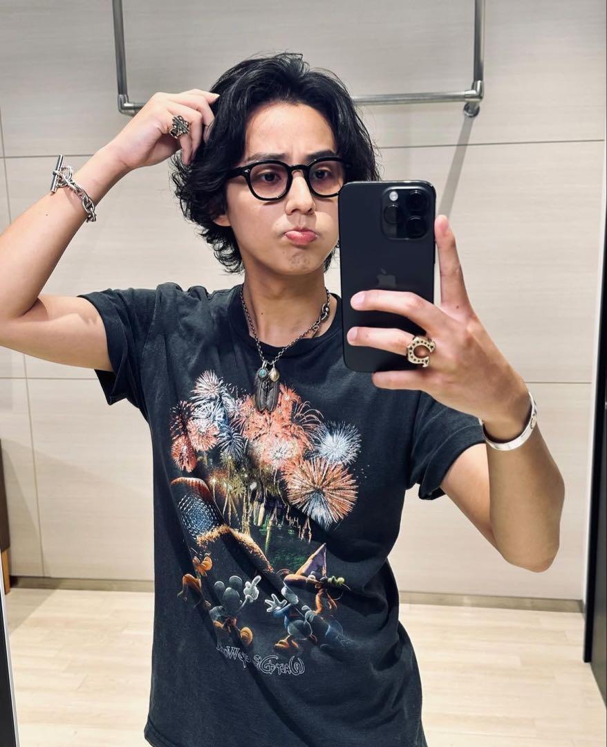 ヴィンテージ disney 花火Tシャツ キスマイ藤ヶ谷さん着用 サイズM ヴィンテージ disney 花火Tシャツ キスマイ藤ヶ谷さん着用